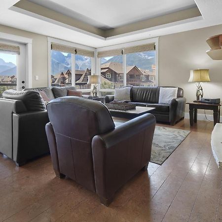 Sunset Ridge - Luxurious Corner Condo - Spectacular Mt Views With Open Pool! Canmore Exterior foto