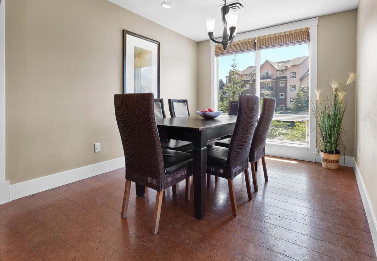 Sunset Ridge - Luxurious Corner Condo - Spectacular Mt Views With Open Pool! Canmore Exterior foto