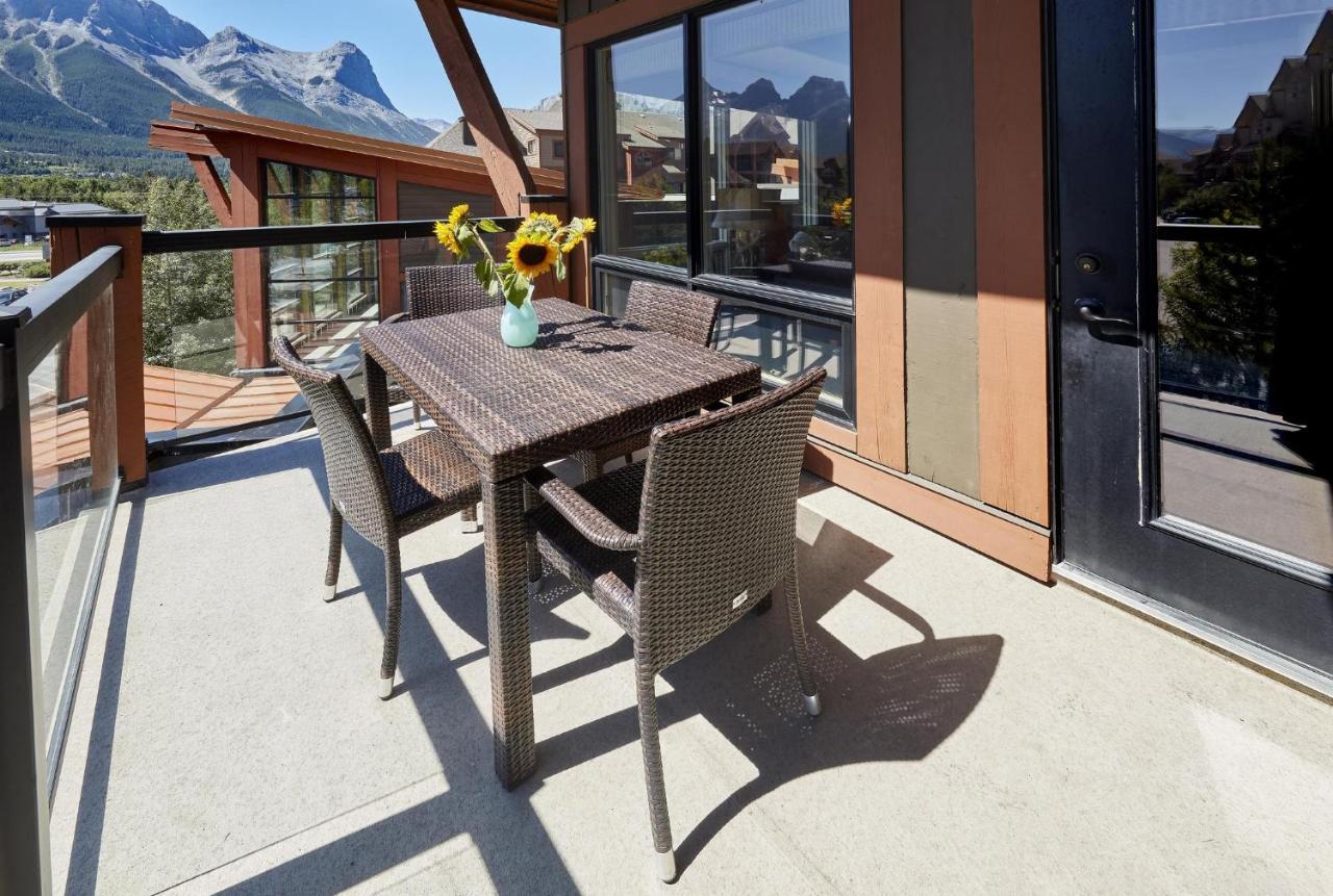 Sunset Ridge - Luxurious Corner Condo - Spectacular Mt Views With Open Pool! Canmore Exterior foto